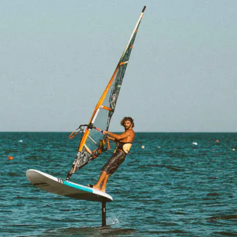 Windfoil sur la lagune