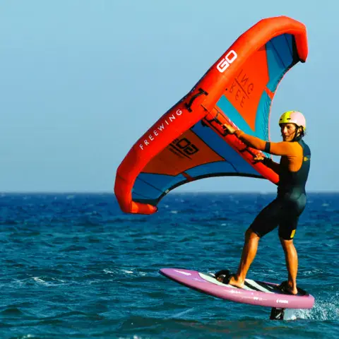 Rider en wing foil