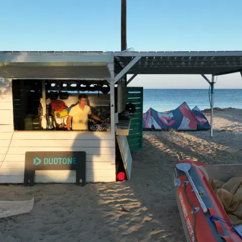 Cabane de la station sur la plage