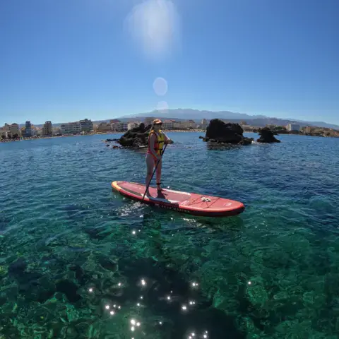 Paddle sur une eau très claire