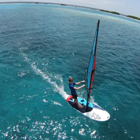 Windsurfeur vu du ciel