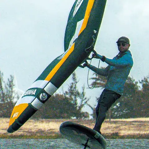 Rider en wing foil