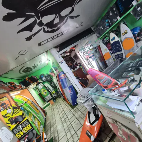 Intérieur de la boutique de matériel