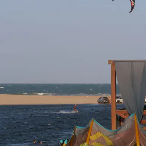 Kite dans le ciel au-dessus de la plage