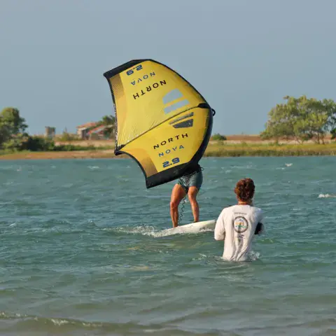Cours de wing en eau plate
