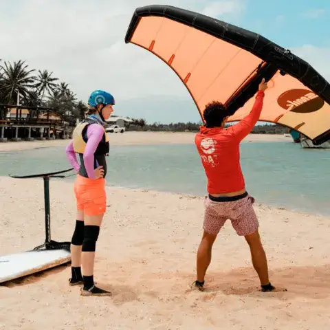 Initiation au wing foil sur la plage