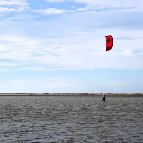 Kitesurfeur sur la lagune