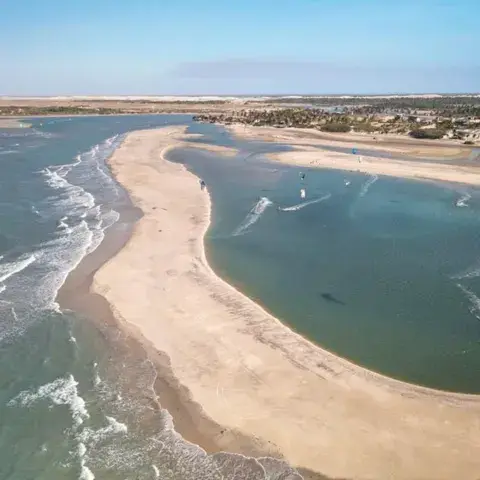 Banc de sable et lagune vus du ciel
