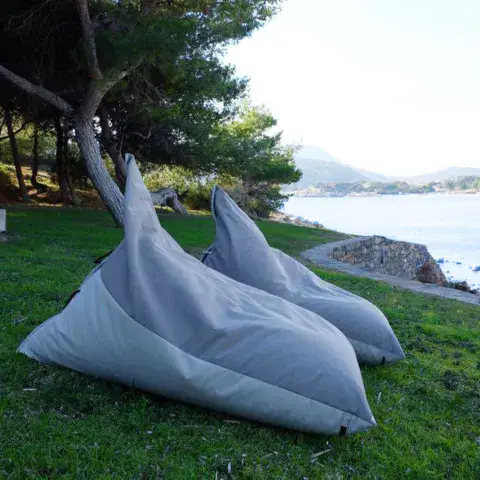 Pouf « Poof » fabriqué à l'atelier, au bord de l'eau