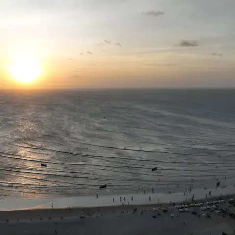 Coucher de soleil sur la mer et la plage