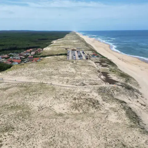 Vue aérienne de la plage et des dunes du Cap de l'Homy