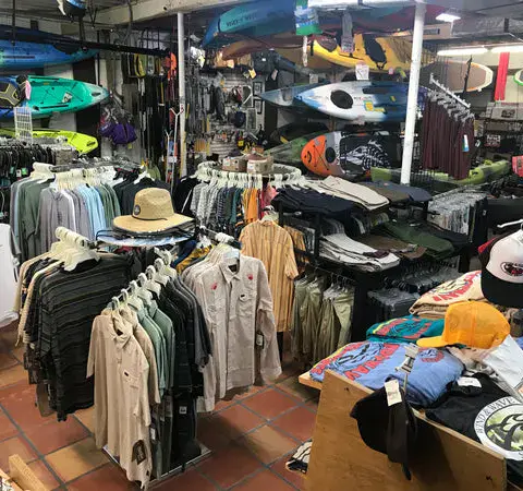 Rayon vêtements et accessoires du magasin