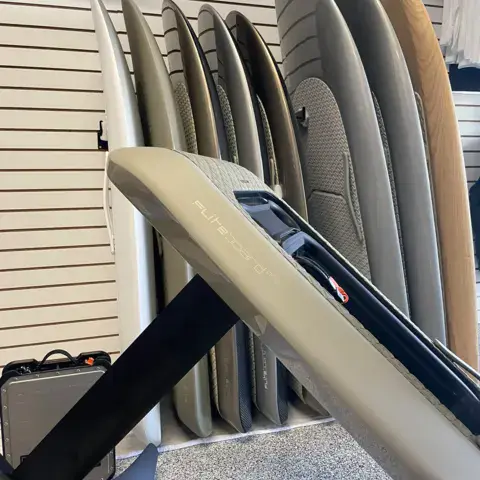Planches et foils rangés dans le magasin