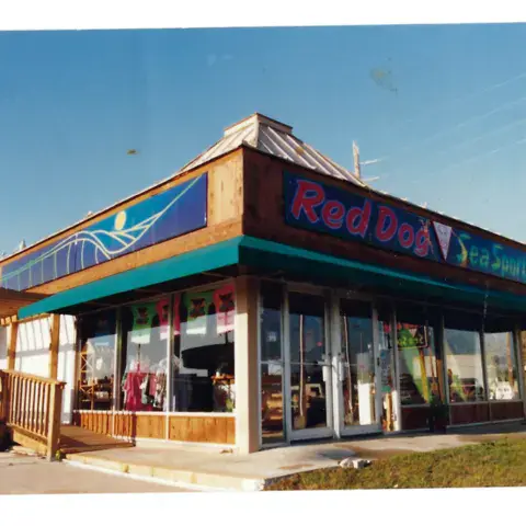 Le magasin à une autre époque, sous l'enseigne Red Dog Sea Sport