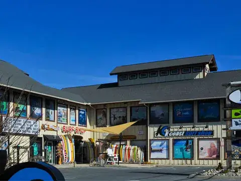 Bâtiment du magasin et ses vitrines