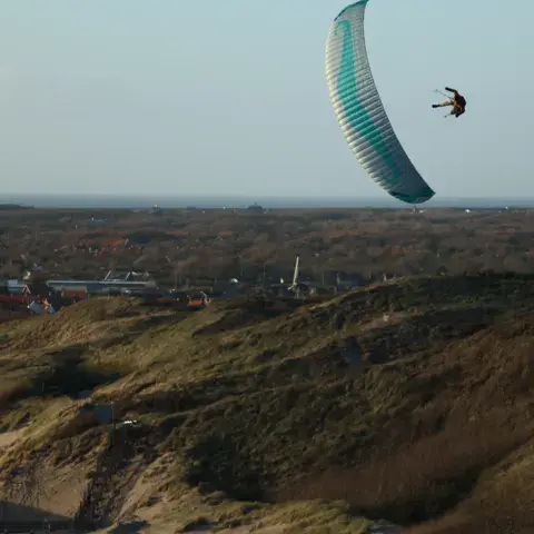 Parawing au-dessus des dunes