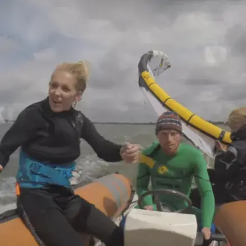 Cours accompagnés depuis un bateau pneumatique