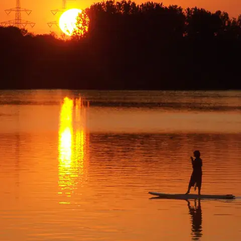 Stand up paddle au coucher du soleil