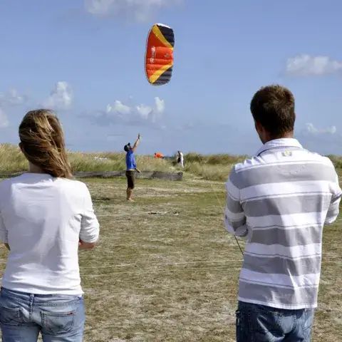 Exercice de pilotage du kite à terre