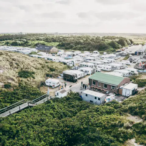 Le camping de Westerland dans les dunes, vu d'en haut