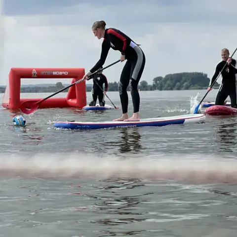 Cours de stand up paddle sur le Dümmer See