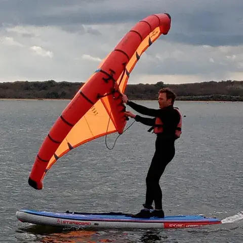 Initiation au wing sur un paddle