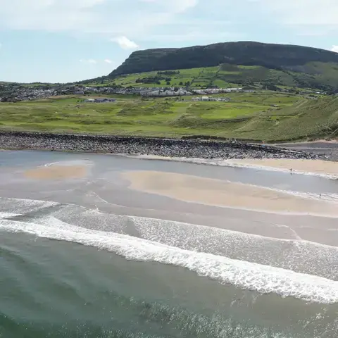 Plage et dunes vues du ciel