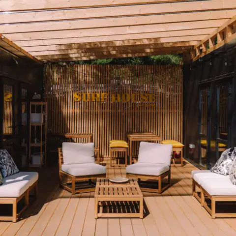 Terrasse de la Surf House sur le camping Chałupy 3