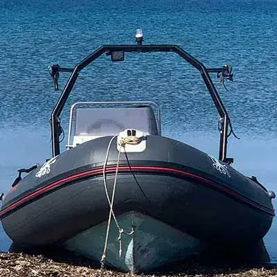 Bateau de sécurité de l'école