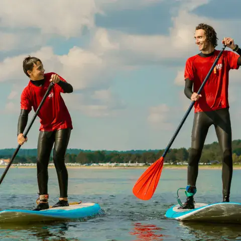Cours de paddle sur l'eau calme