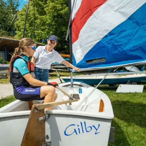 Cours de voile sur un petit dériveur
