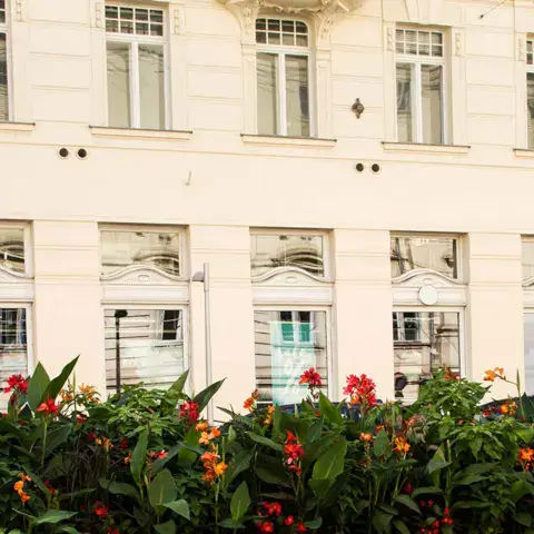 Façade du magasin en journée