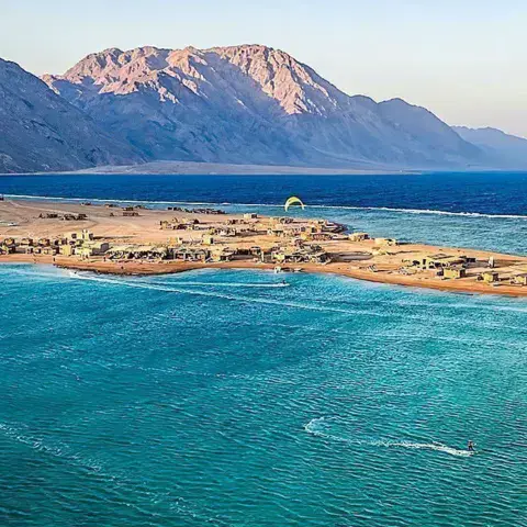 Le Blue Lagoon, plan d'eau de l'école, vu d'en haut