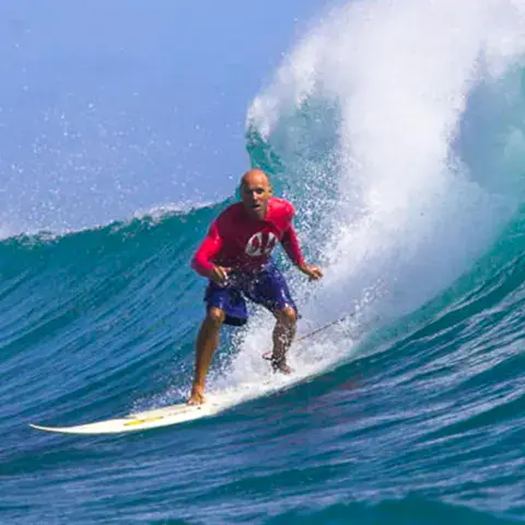 Surfeur dans une vague