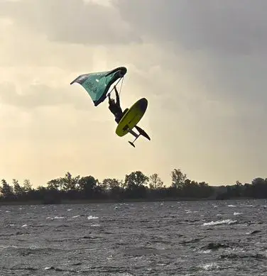 Saut en wingfoil