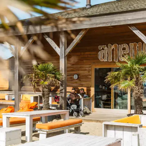 Le pavillon de plage du club