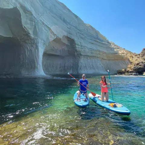 Sortie en paddle au pied d'une falaise blanche