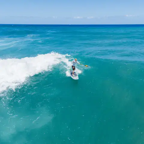 Rider sur une vague, vue aérienne