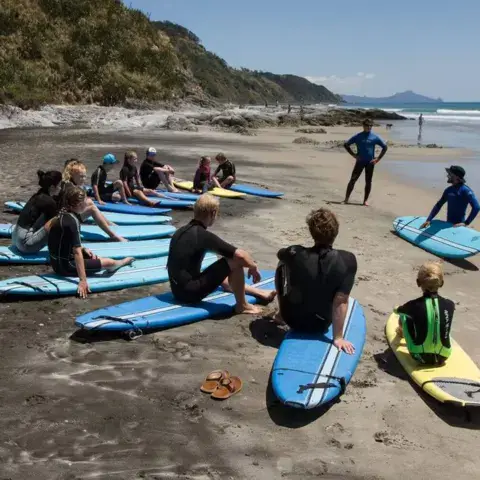 Briefing sur la plage avant la séance