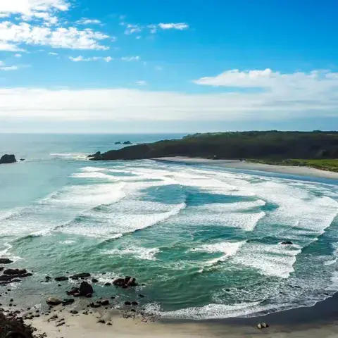 La baie et la plage vues d'en haut