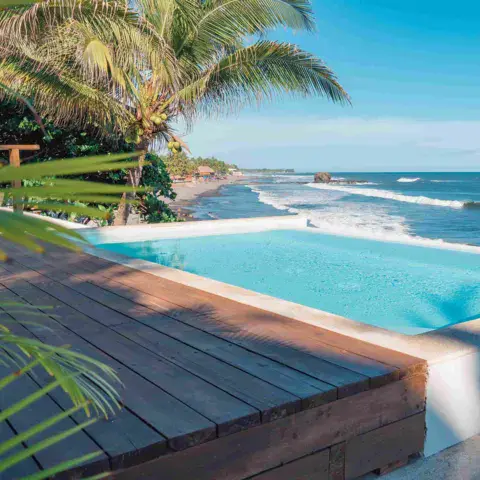 Piscine face à l'océan