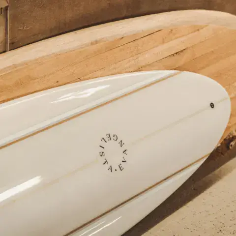 Planche blanche à l'atelier, détail de la pointe