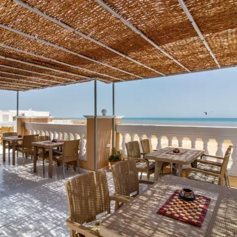 Terrasse couverte face à la mer