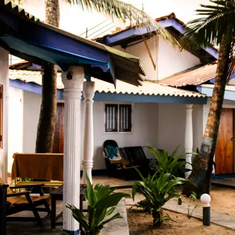 Bungalows du camp, au bord de la plage