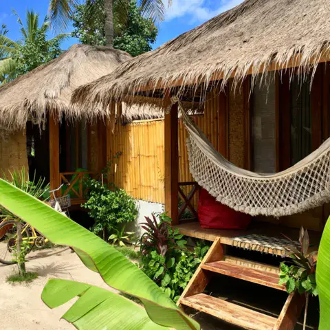Bungalows en bambou du camp