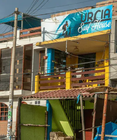Façade de la Urcia Surf House