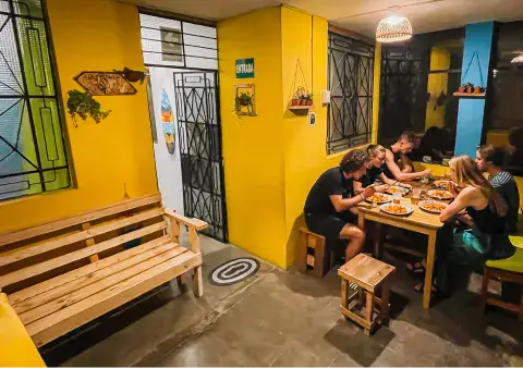 Salle commune de la Surf House