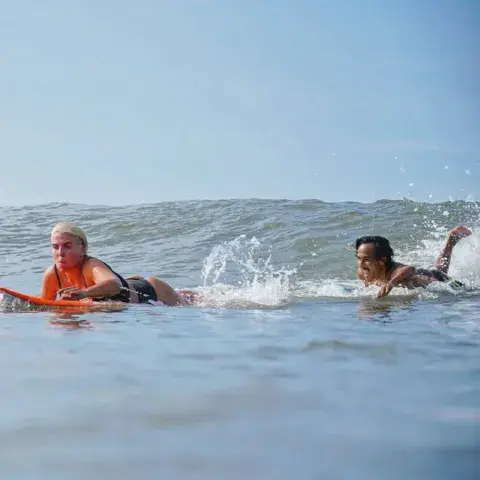 Élèves en train de ramer