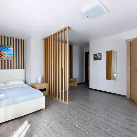 Chambre de l'hôtel de la station