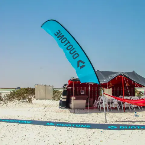 Tente d'accueil sur la plage